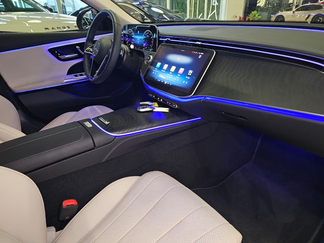 مرسيدس بنز E200 2.0L