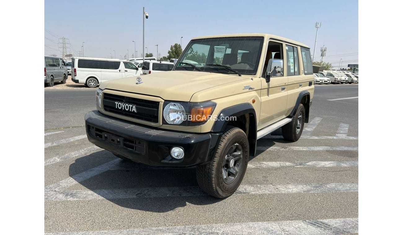 تويوتا لاند كروزر 70 2022 TOYOTA LANDCRUISER / 70 SERIES / 4.0L / 4WD/ 5 DOOR / FULL OPTION / GCC