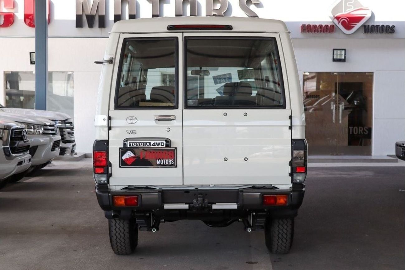 تويوتا لاند كروزر 70 2025 TOYOTA LAND CRUISER GRJ 78 4.0 V6 AUTOMATIC **التصدير فقط خارج الخليج****EXPORT ONLY**