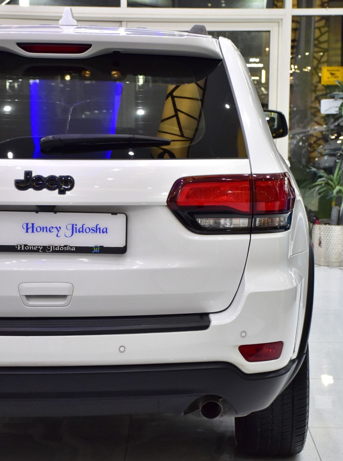 جيب جراند شيروكي EXCELLENT DEAL for our Jeep Grand Cherokee 4x4 ( 2019 Model ) in White Color GCC Specs