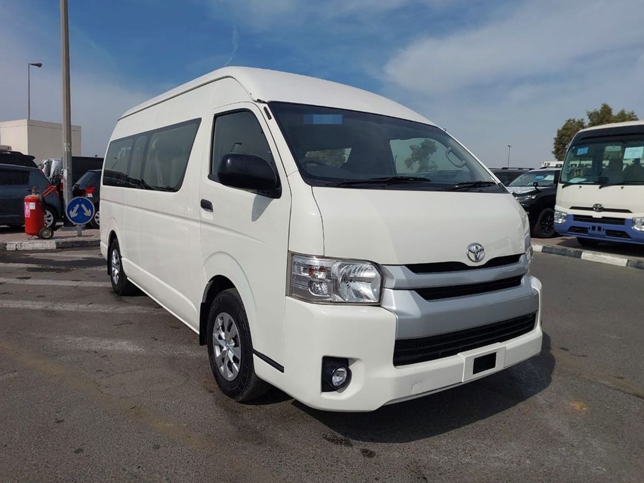 تويوتا هاياس TOYOTA HIACE COMMUTER VAN RHD 2015 MODEL 3.0 L DIESEL AUTOMATIC(PM23061)