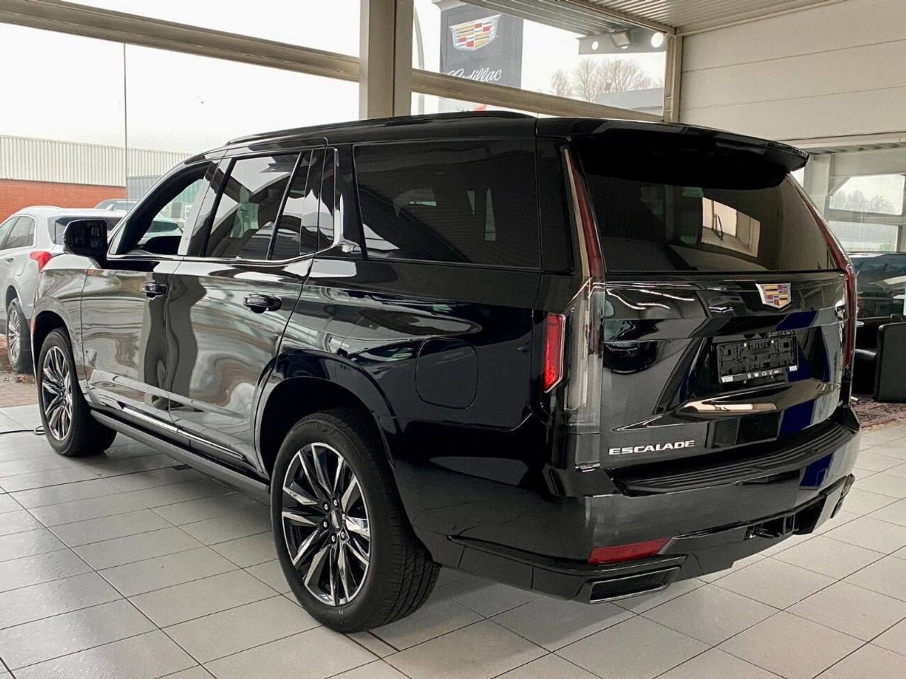 Cadillac Escalade SUV Sport Platinum VIP Seat, 4WD 6.2L, 2023, 0Km, (PRE-ORDER)