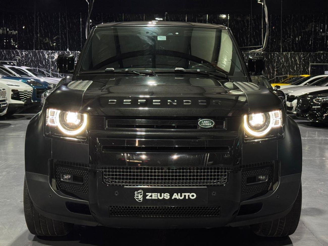 لاند روفر ديفندر 110 SE P400 3.0L 2023 Land Rover Defender, 2028 Land Rover Defender Warranty + Service Pack, GCC