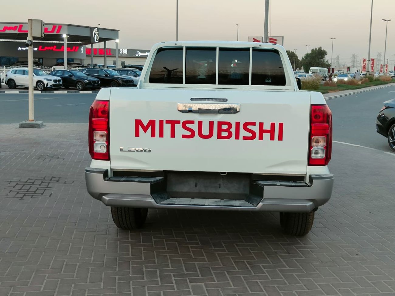 Mitsubishi L200 GLX Double Cab Petrol 2.4L MITSUBISHI L200 PETROL GLX 2.4L 2025