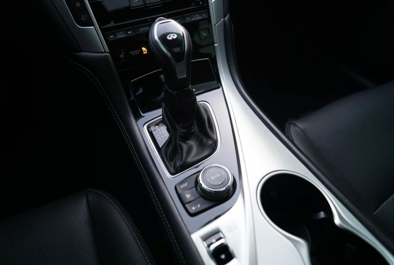 Infiniti Q50 Luxe V37