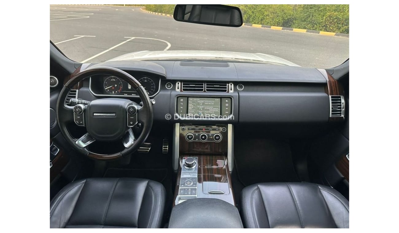 Land Rover Range Rover VOGUE HSE 2015 GCC V8 ORIGINAL PAINT // FULL SERVICE HISTORY // ACCIDENT FREE