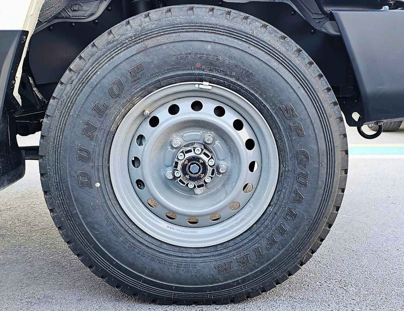 تويوتا لاند كروزر 70 LX LC76 | 4.0L V6 PETROL | M/T | DVD CAMERA | 5 DOOR BASIC | 4WD (CODE # 69034)