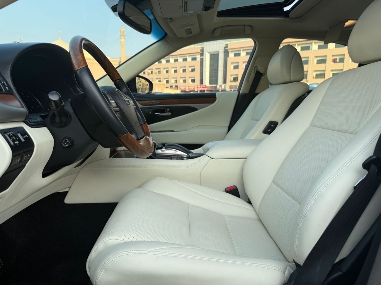 Lexus LS460