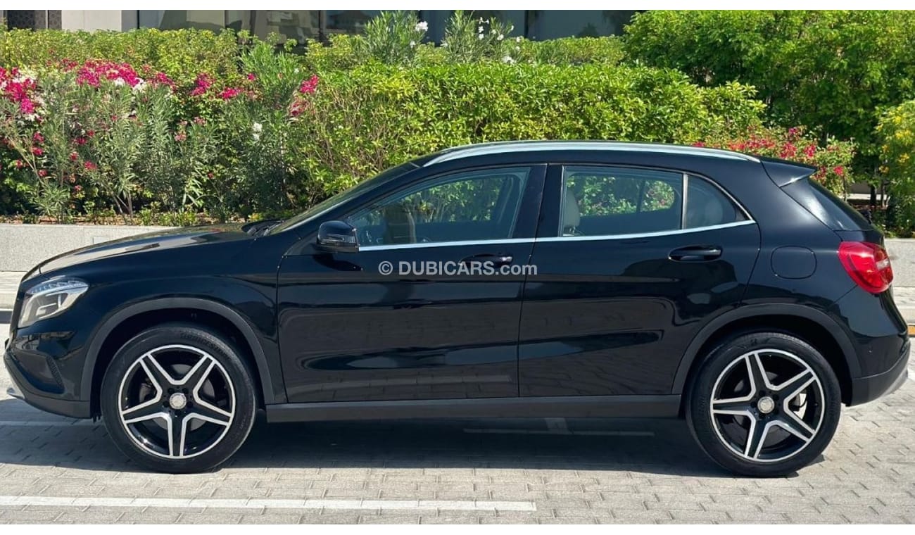 مرسيدس بنز GLA 250 Mercedes GLA250 AMG Panoramic  2016 GCC Full Options  Under Warranty
