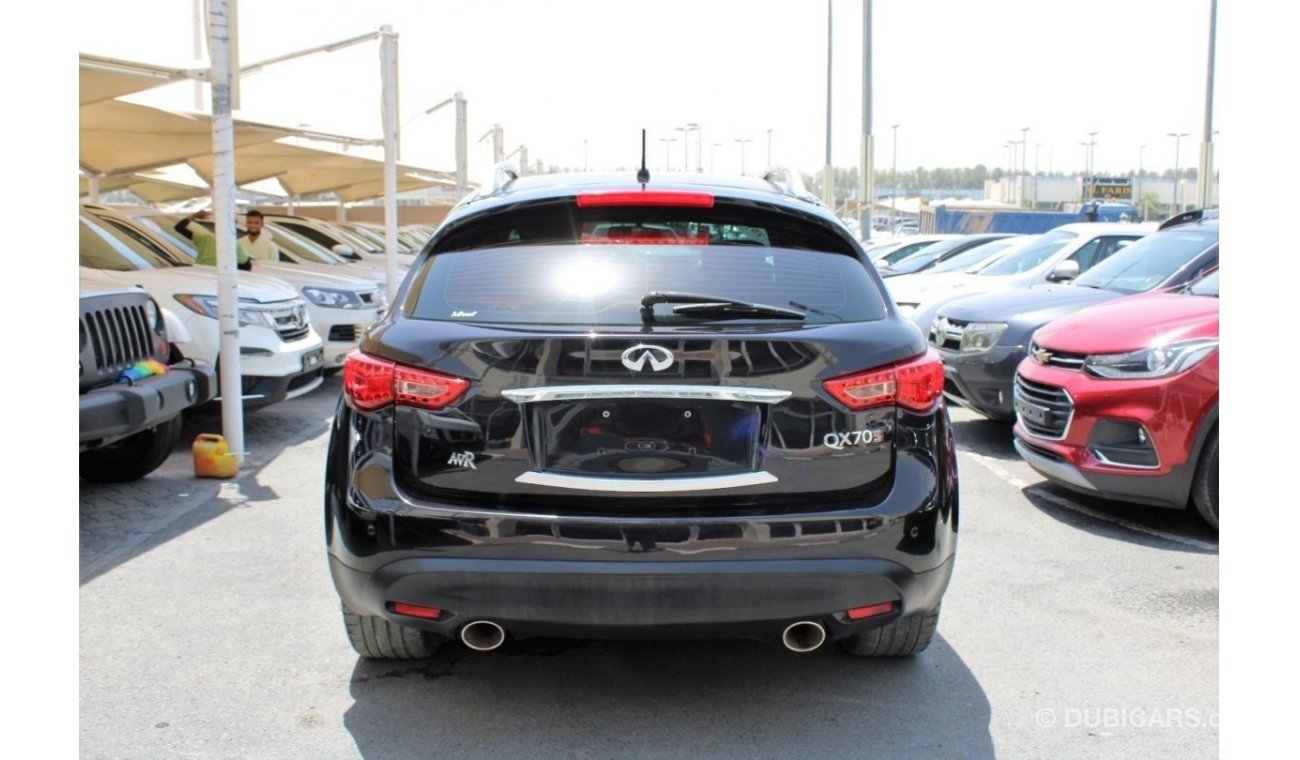 Infiniti QX70 Luxury ACCIDENTS FREE - GCC- CAR IS IN PERFECT CONDITION INSIDE  AND OUTSIDE