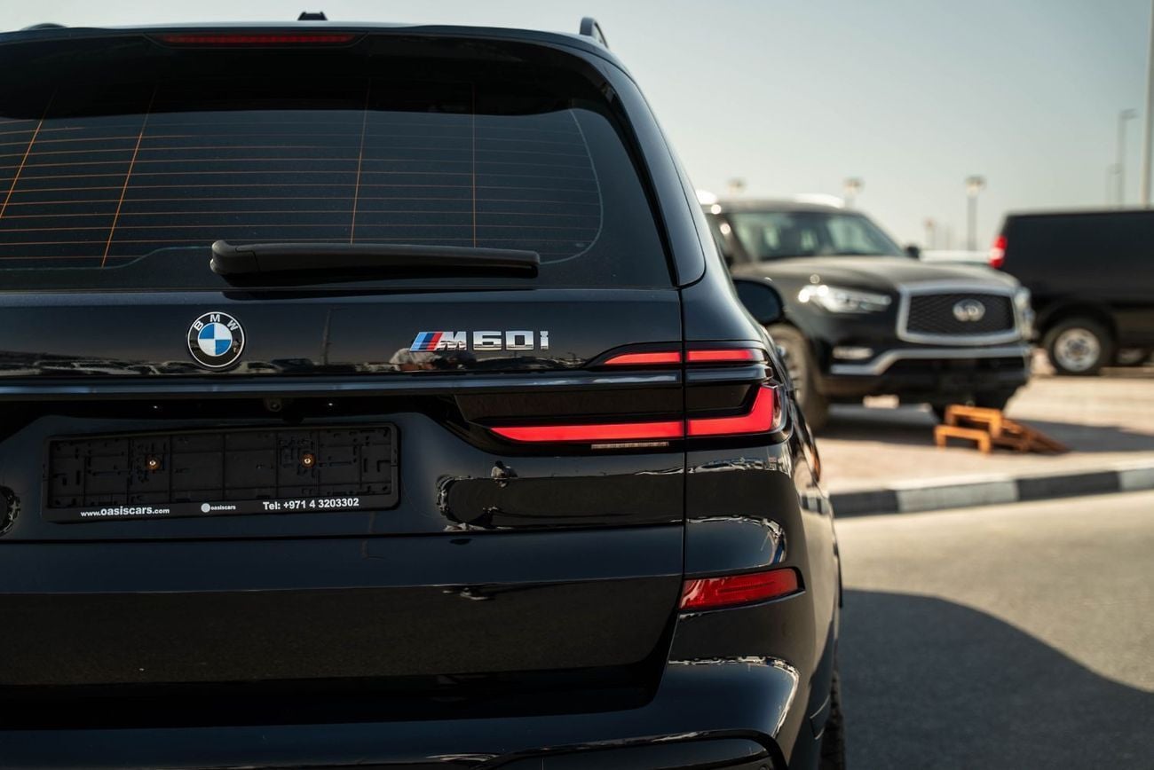 BMW X7 M60i XDRIVE (6 Seats) Agency Warranty Full Service History GCC 2024 Low Mileage 4.4L Twi