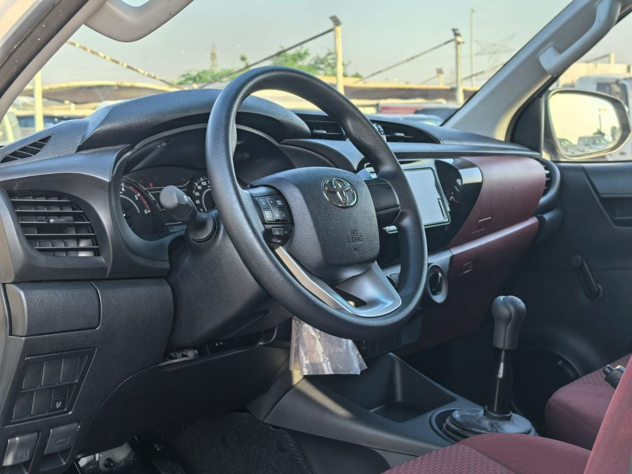 تويوتا هيلوكس DLX,2.4L,4X4,D/CAB,MANUAL WINDOW,MANUAL GEAR,2026MY ( EXPORT ONLY)