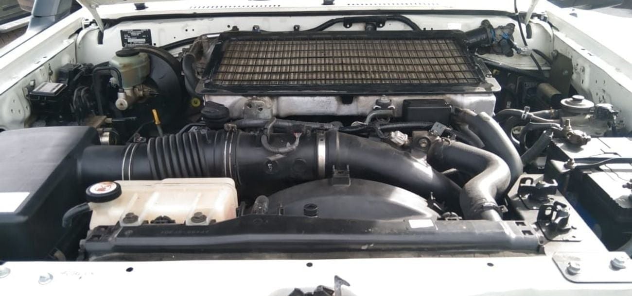 تويوتا لاند كروزر بيك آب RHD DIESEL V8 MANUAL