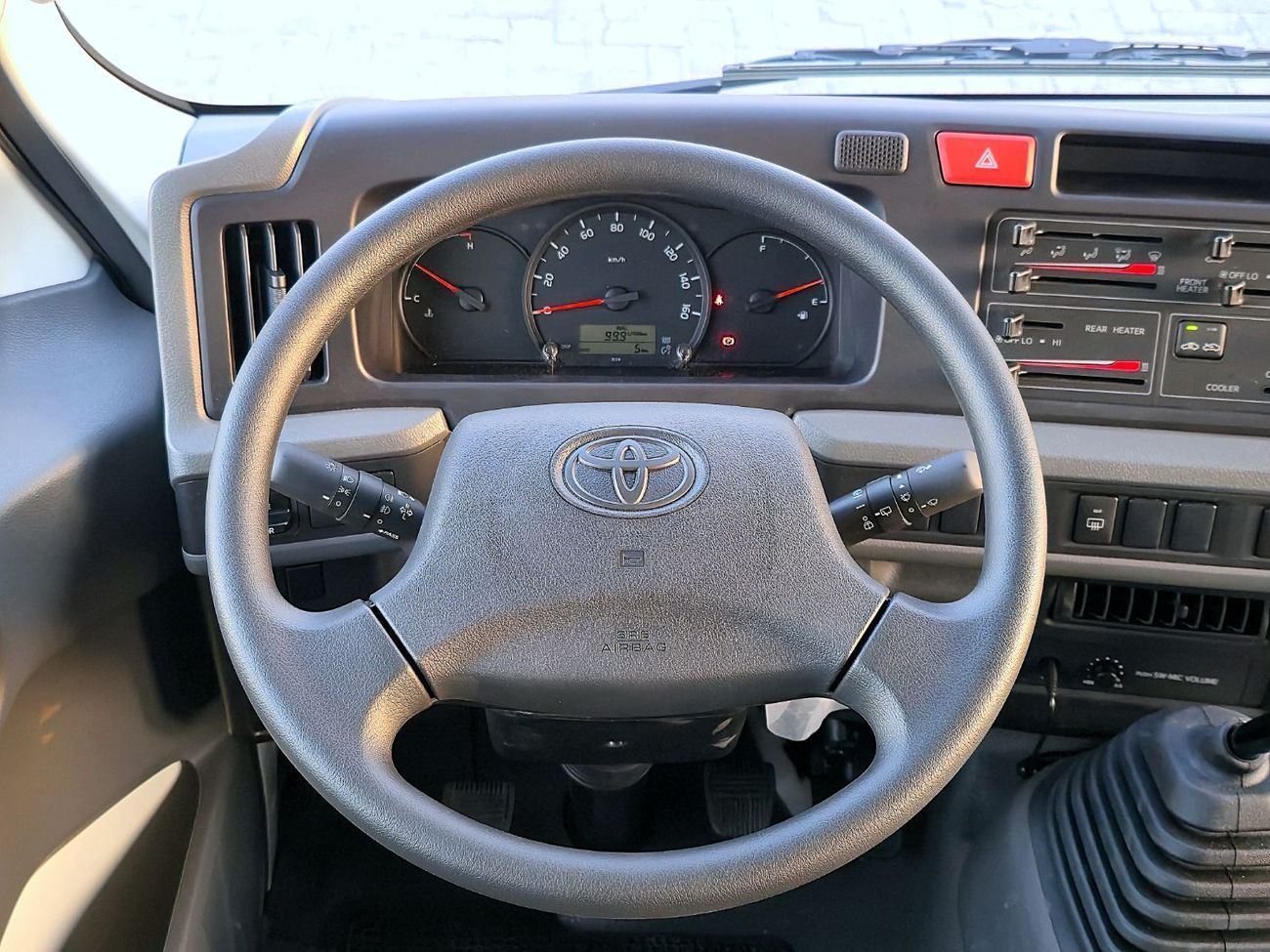 Toyota Coaster AL FUTAIM - TOYOTA COASTER PETROL 2.7 MT - AUTO DOOR - 23 SEATER  - 2025 MODEL - WHITE 