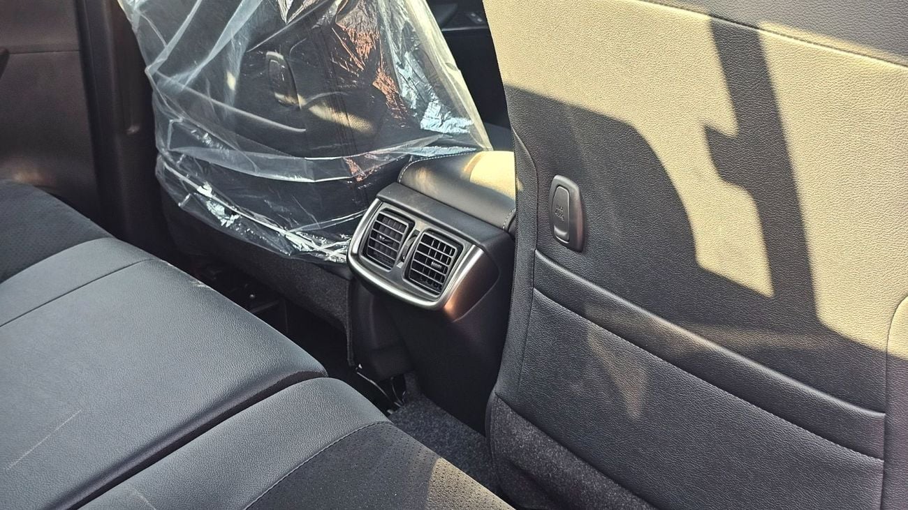 تويوتا هيلوكس Hilux 2.8 GR-SPORT 4WD AT 2026YM GCC WHITE WITH DIGITAL REAR VIEW MIRROR