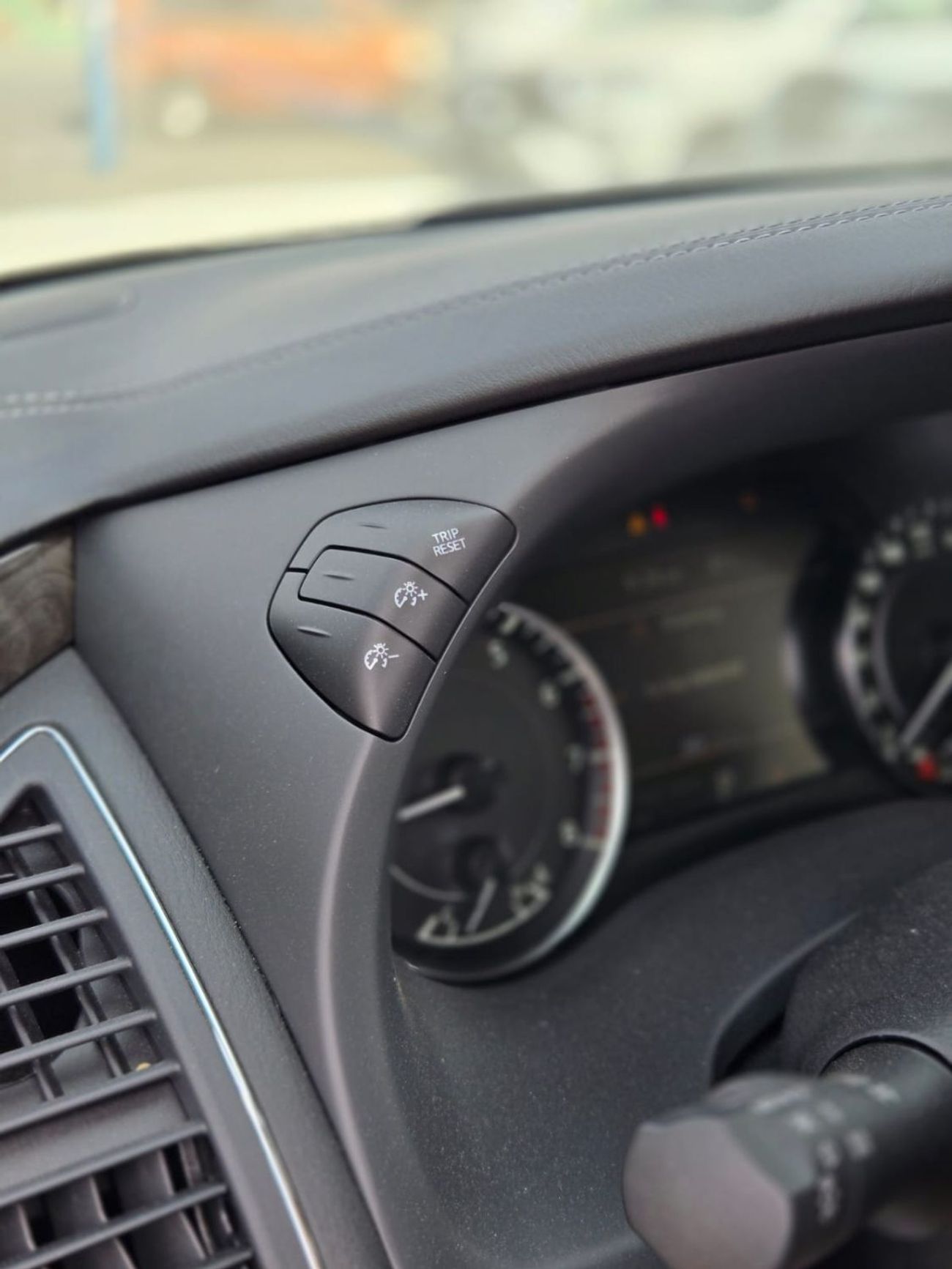 Nissan Patrol 4.0L V6 PLATINUM A/T 7 SEATER FULL OPTION