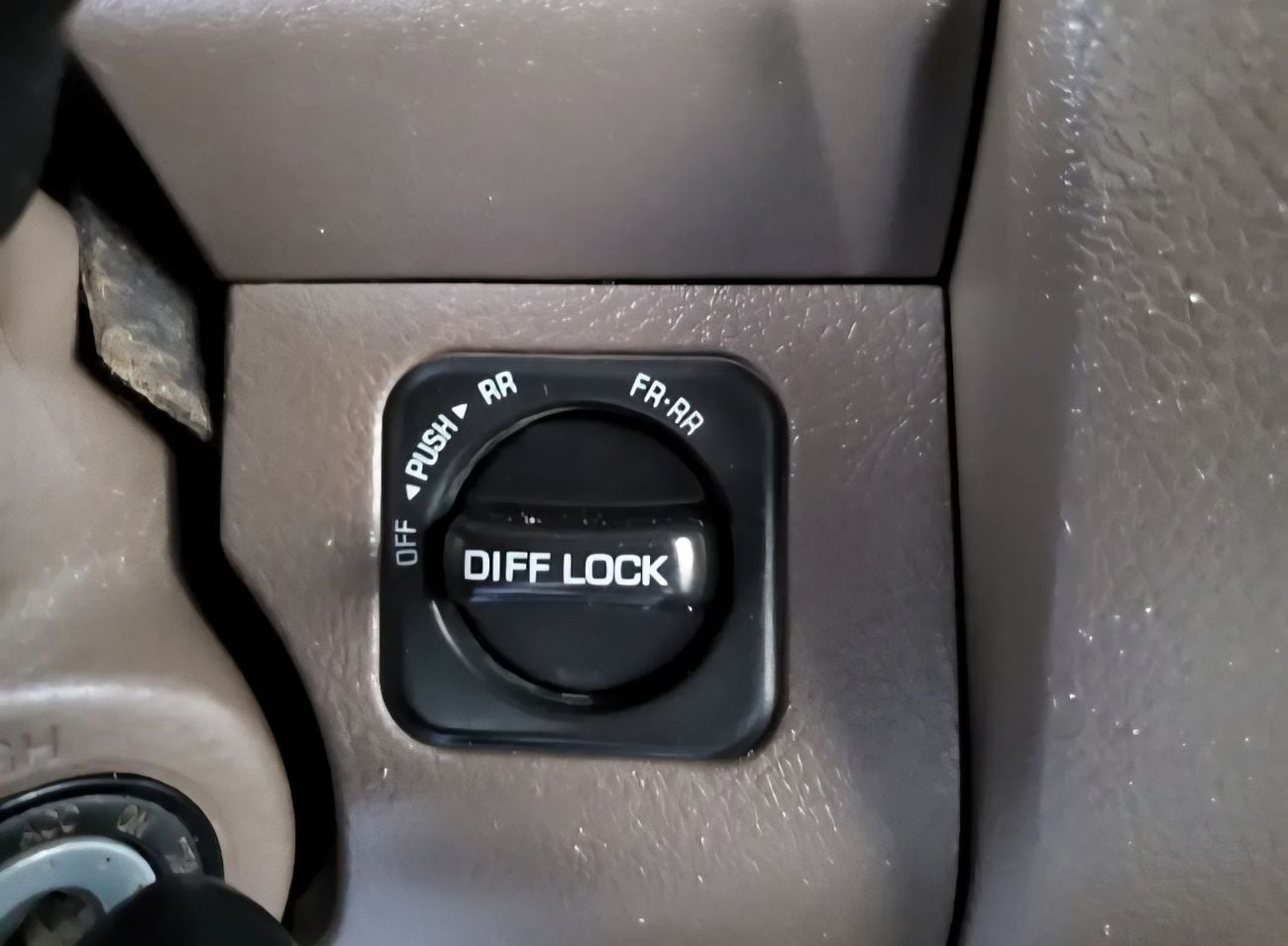 Toyota Land Cruiser Pick Up LHD Standard Double Cabin 4.5L V8 1VD-FTV Diesel Engine 4WD Manual Gear 5 Seats 4 Doors