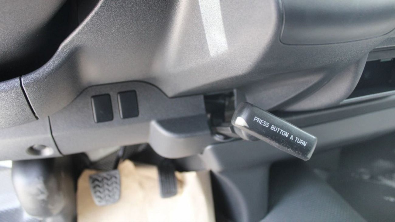 Toyota Hiace TOYOTA HIACE 2.5L BUS 15-SEATS A/C