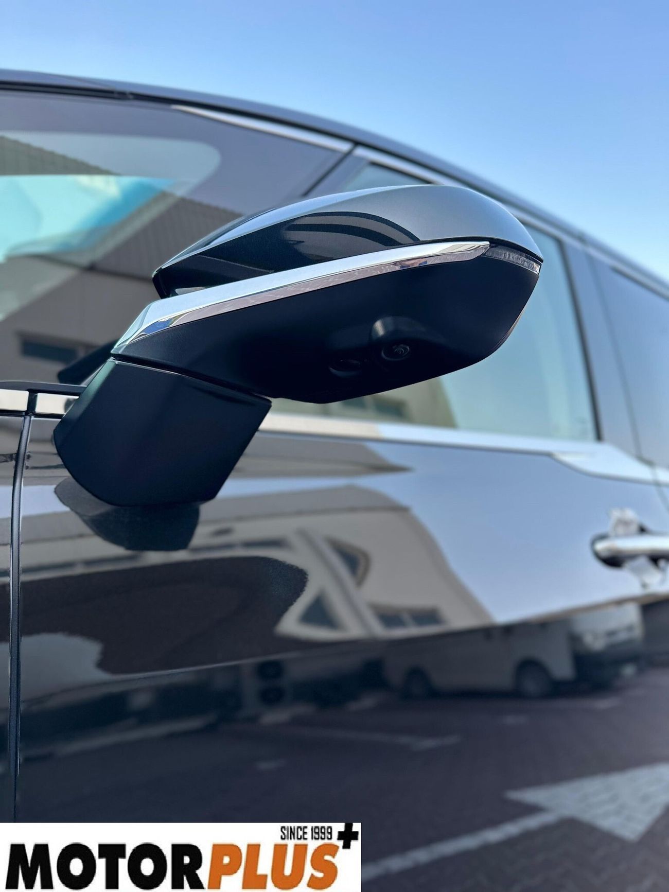 لكزس LM 350h Hybrid 4 Seater 2025 - Ready Stock!