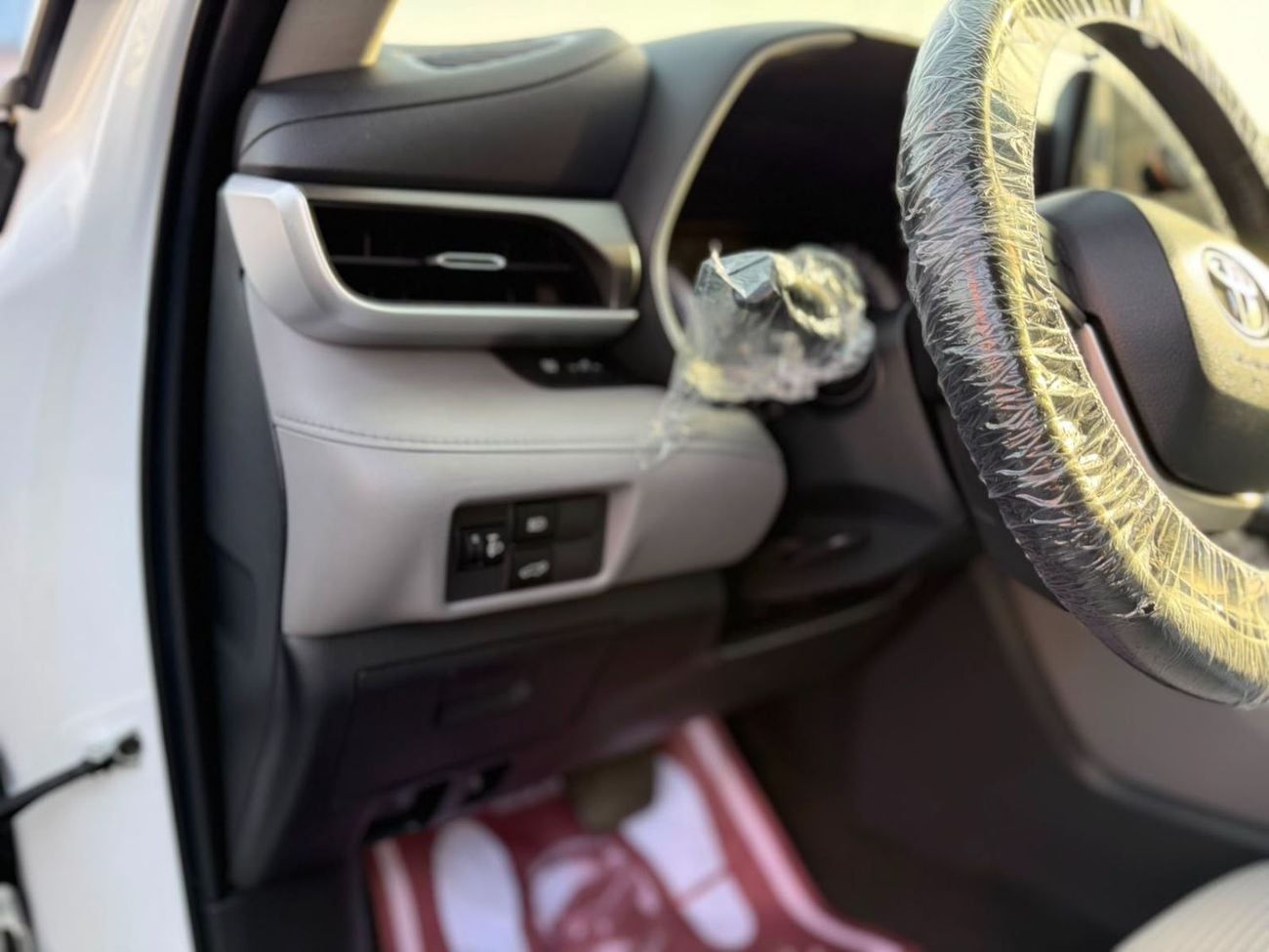 تويوتا هايلاندر TOYOTA HIGHLANDER GLE HEV - A/T . Hybrid . SUV . 4X4 . 7 Seats . 2023 Model
