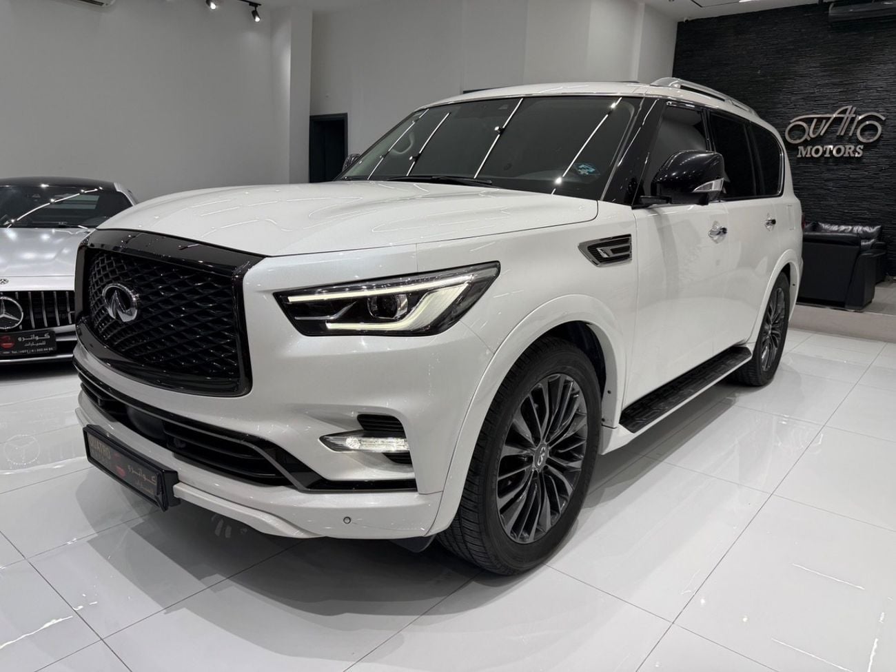 Infiniti QX80 LUXE SENSORY PROACTIVE