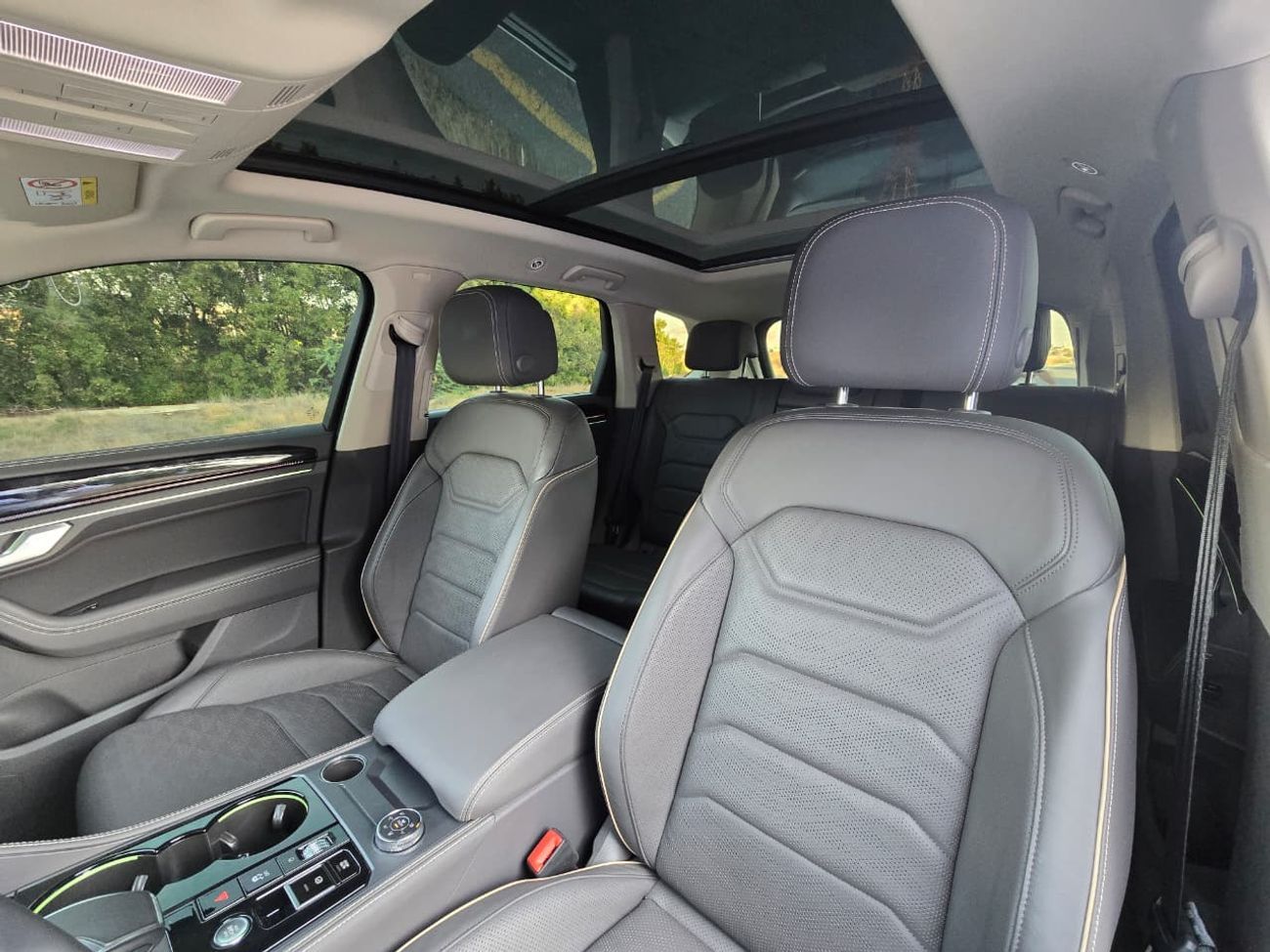 Volkswagen Touareg Comfortline 3.0L VOLKSWAGEN TOUAREG 2024 GCC // UNDER WARRNTY // LOW MILEAGE // PERFECT CONDITION