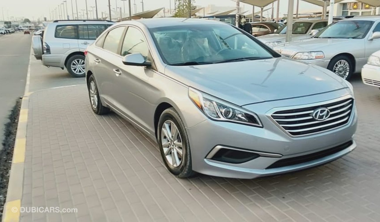 Hyundai Sonata SE - Very Clean Car