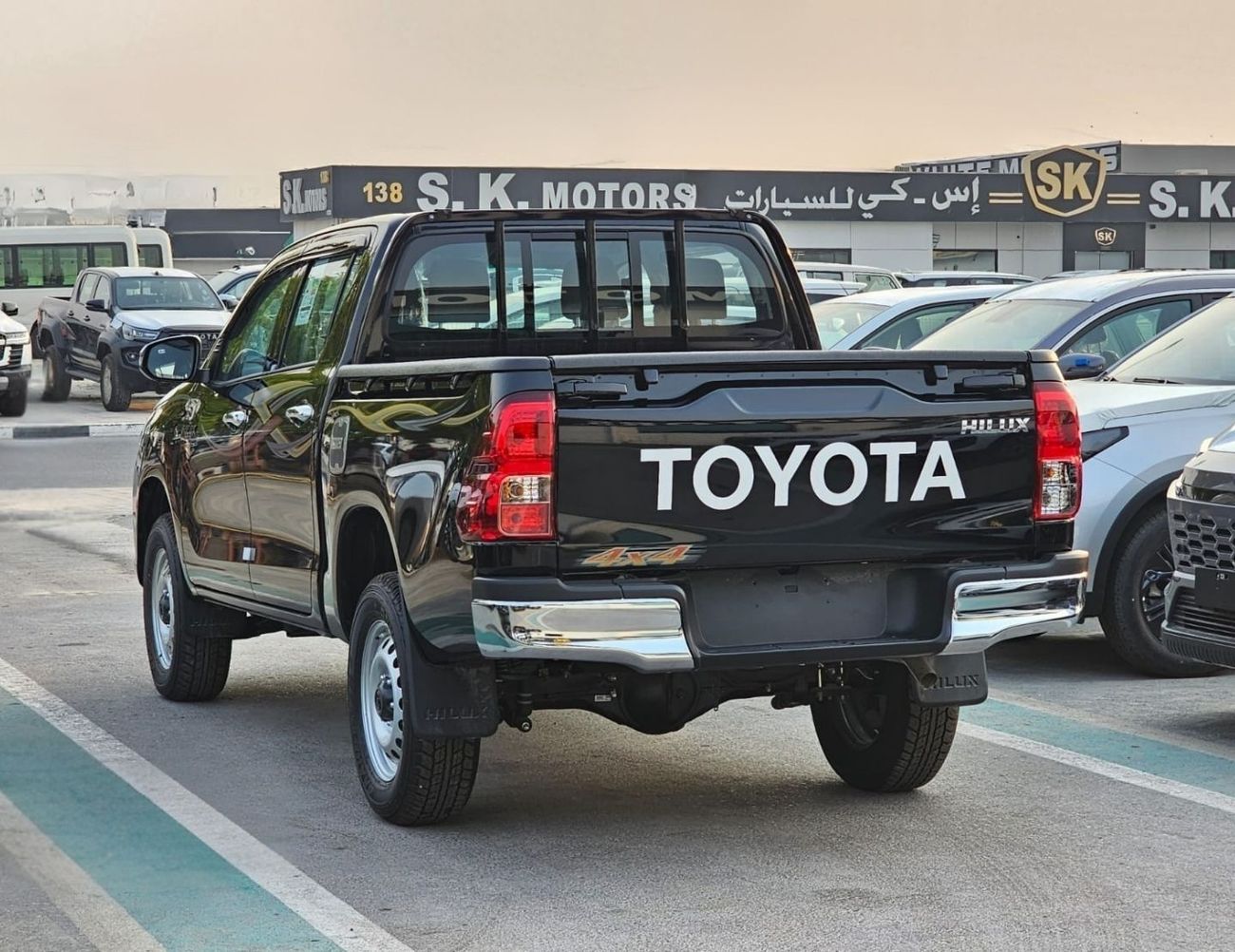Toyota Hilux NARROW BODY DOUBLE CABIN NARROW BODY BASIC || DOUBLE CABIN / 2.7L PETROL V4 A/T / BED LINER | WINDOW VISOR | REAL CHROME BUMP