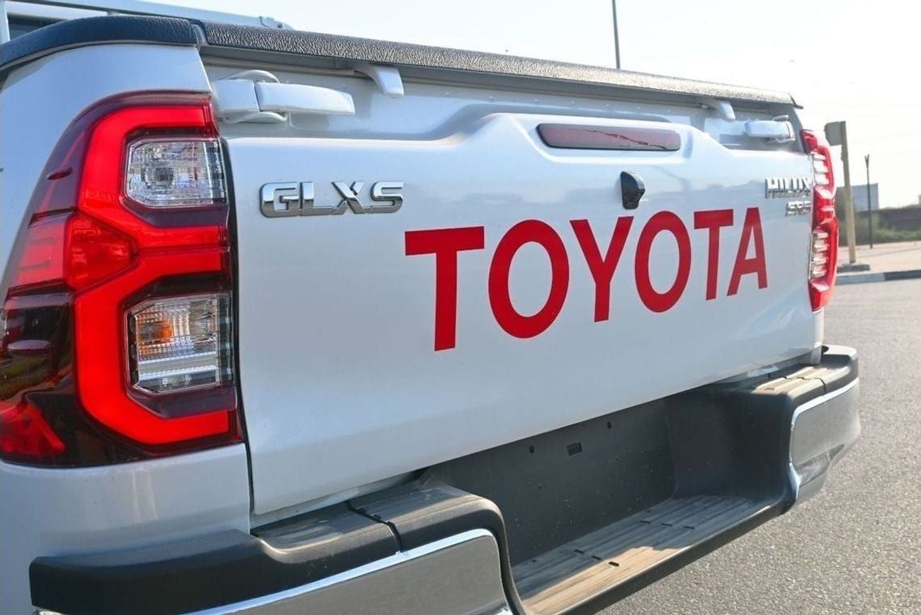 تويوتا هيلوكس Toyota Hilux 2.7L Petrol Manual 4WD 2025