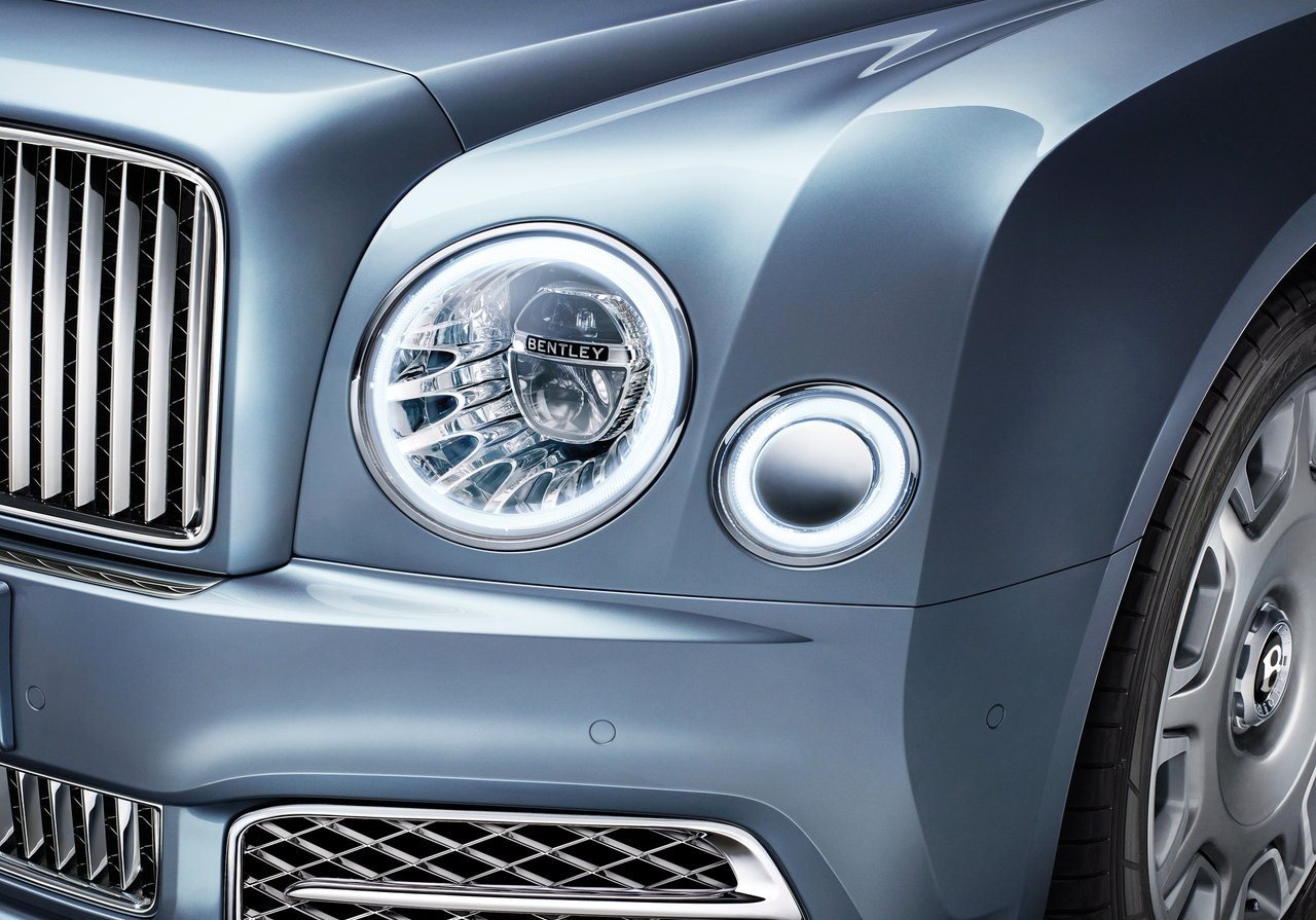 Bentley Mulsanne exterior - Headlight
