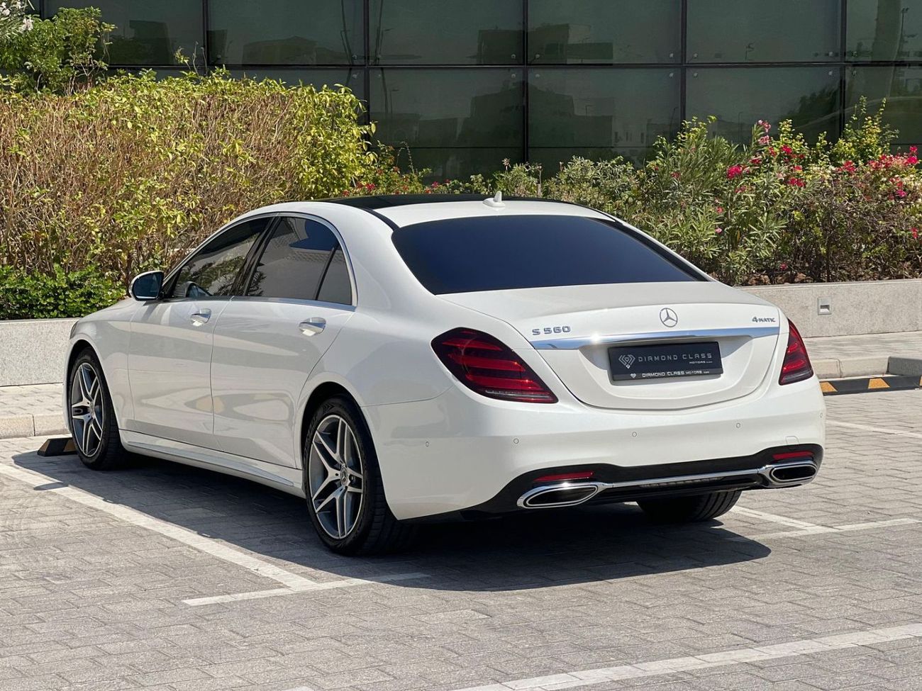Mercedes-Benz S 560 Std 4.0L (463 HP)
