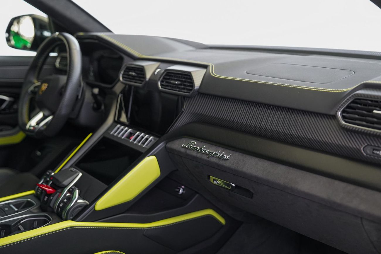 لامبورغيني اوروس Graphite Capsule