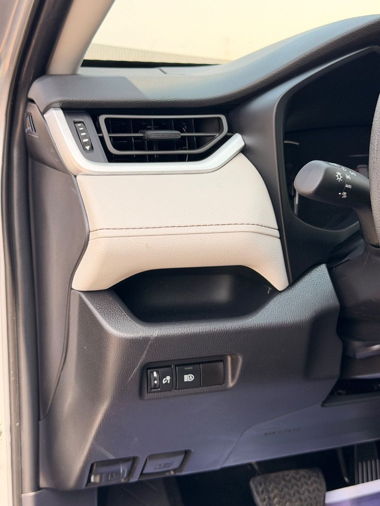 تويوتا راف ٤ XLE 2.5 L push start 2025