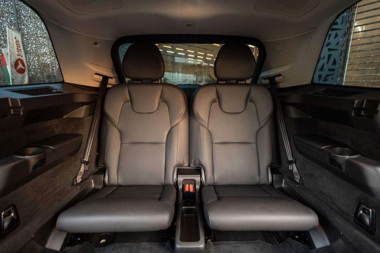 فولفو XC 90 MOMENTUM