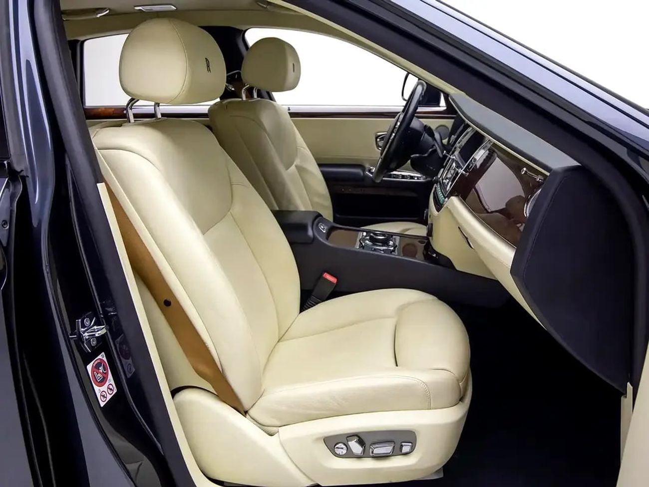 Rolls Royce Ghost V12 Luxury with Starlight Headliner | GCC Spec