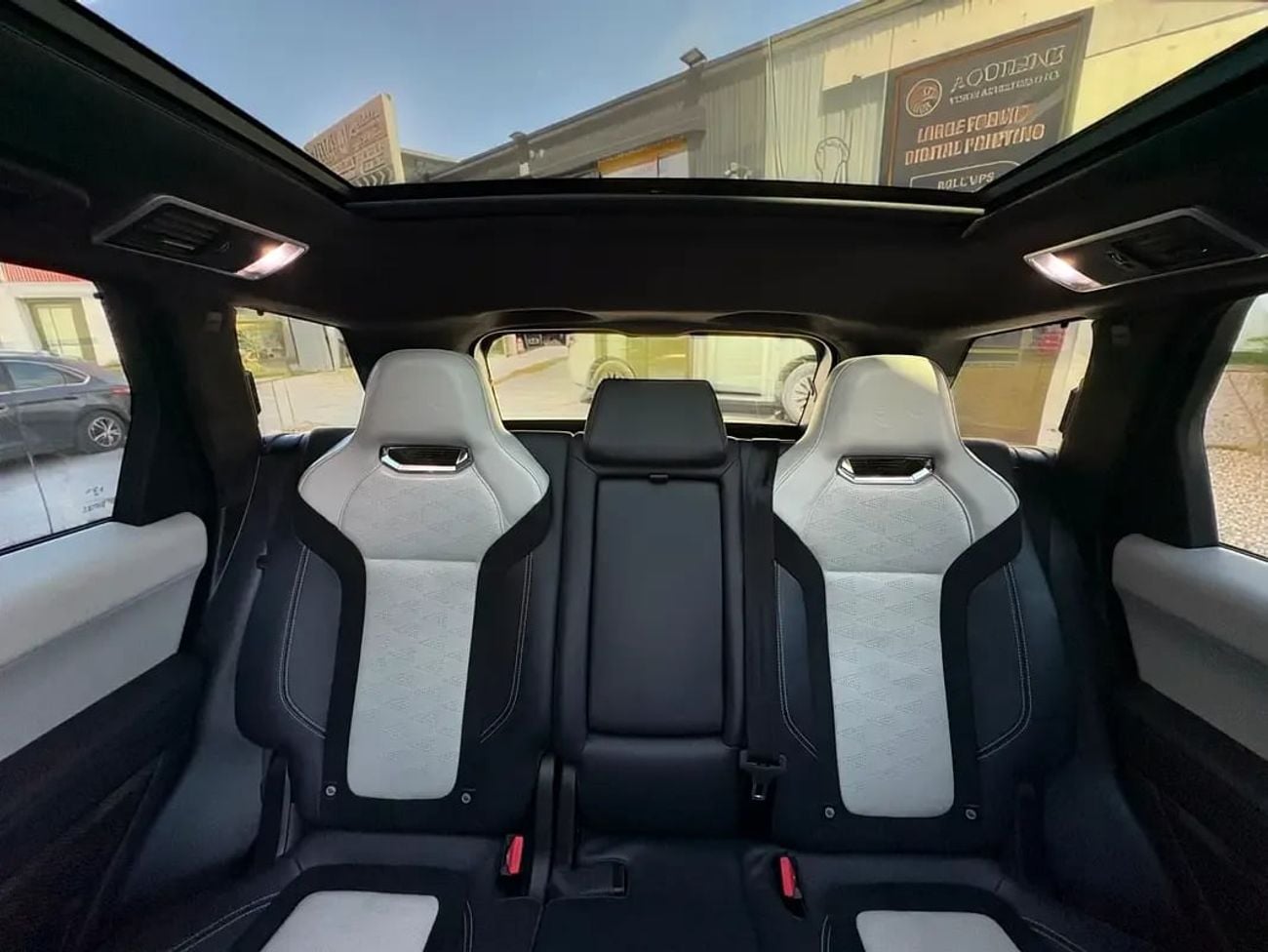 Land Rover Range Rover Sport MID SVR 5.0L (550 HP) RANGE ROVER SPORT SVR CARBON EDITION 5.0L V8 SC A/T | 2022 | AED 3,760 per mon