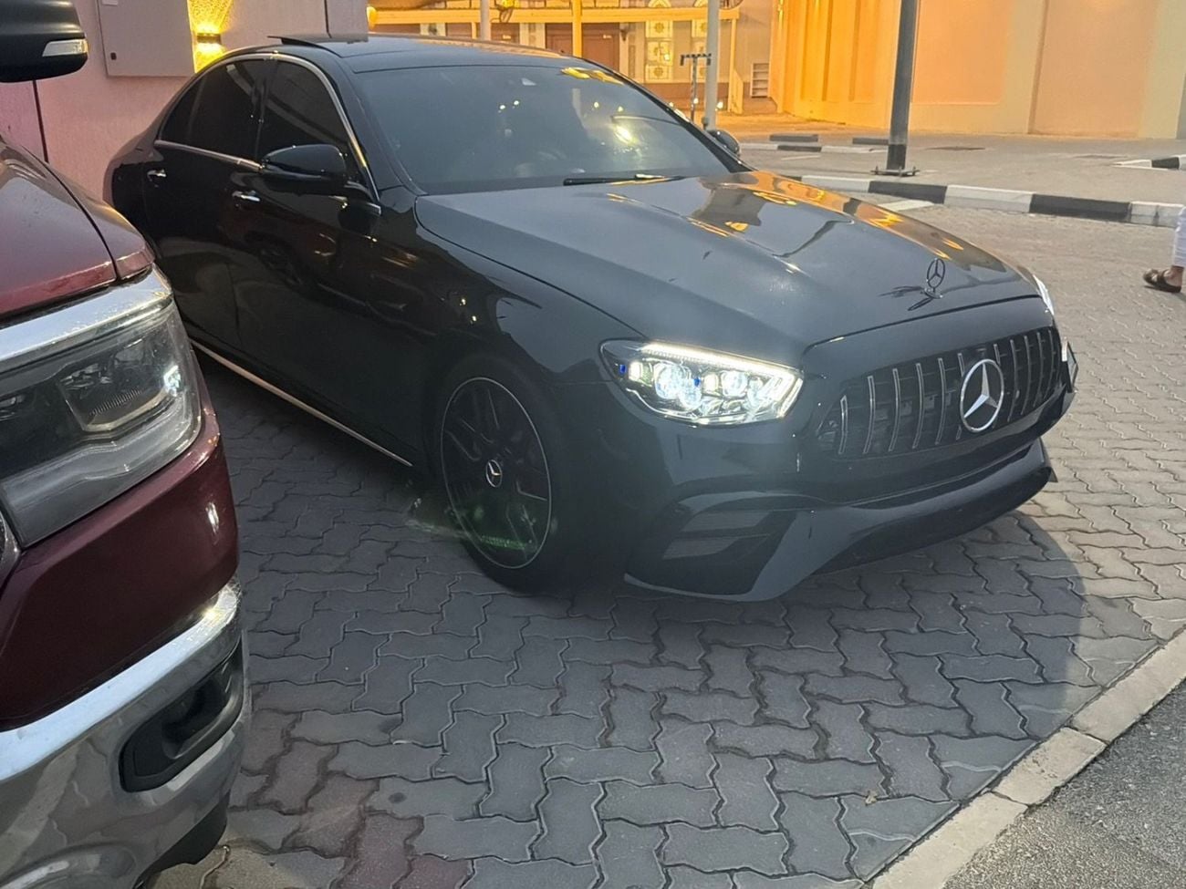 Mercedes Benz E300 Premium 2.0L