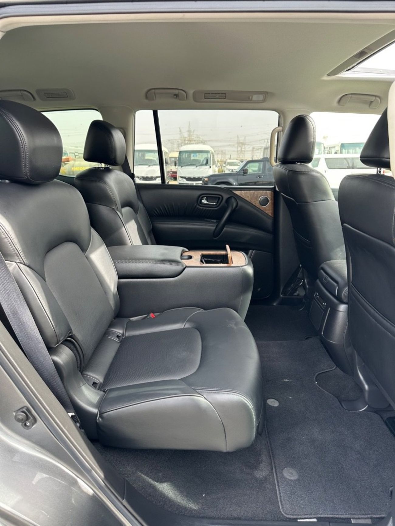 نيسان أرمادا SL 360 camera, sunroof perfect condition Full Option