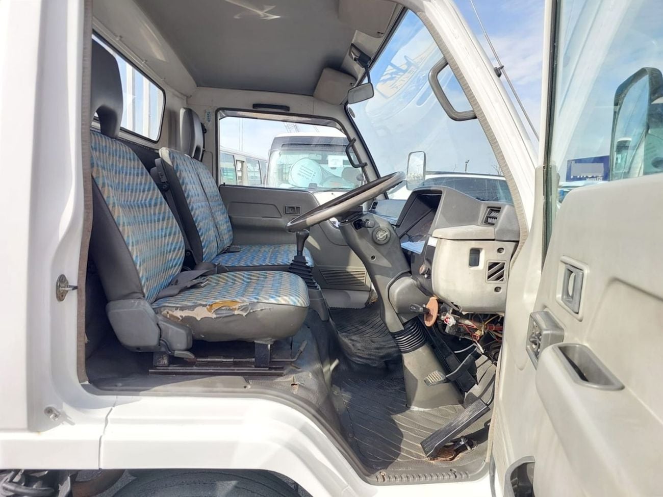 Mitsubishi Fuso Canter MITSUBISHI CANTER TRUCK RHD 1992 MODEL 4.2 L DIESEL MANUAL(PM81640)