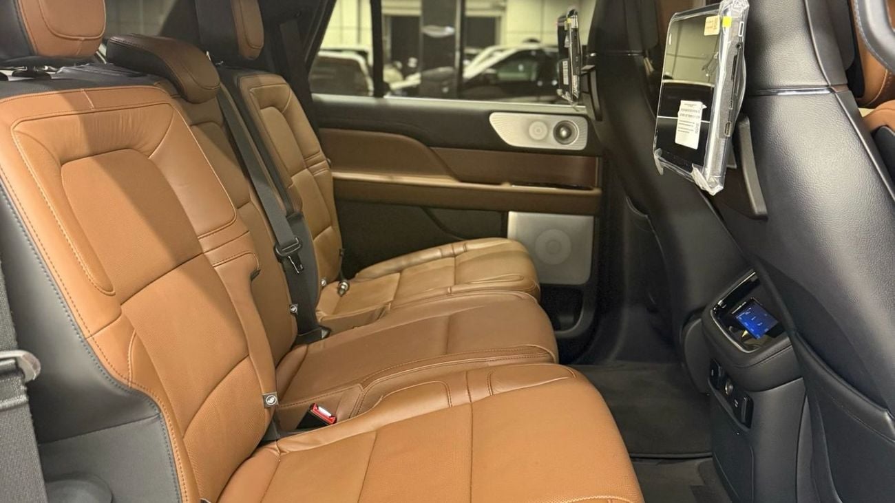 Lincoln Navigator Std 3.5L | GCC Specs | Warranty & Service Contract Until 2029 | Only 5,000 KM