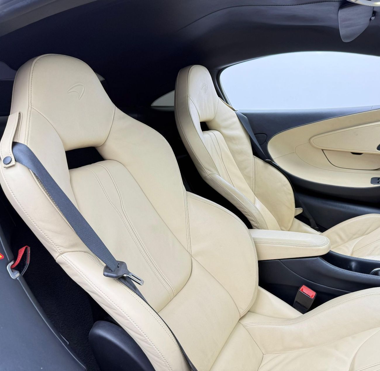 مكلارين 570S 2017 Mclaren 570 S, Full Service History, Very Low Km, Excellent Condition, GCC