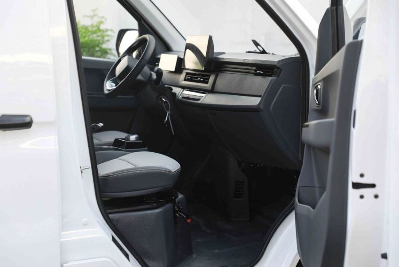 جيلي فيريزون 2024 FARIZON V6E FENCE - WHITE inside BLACK | Export Only