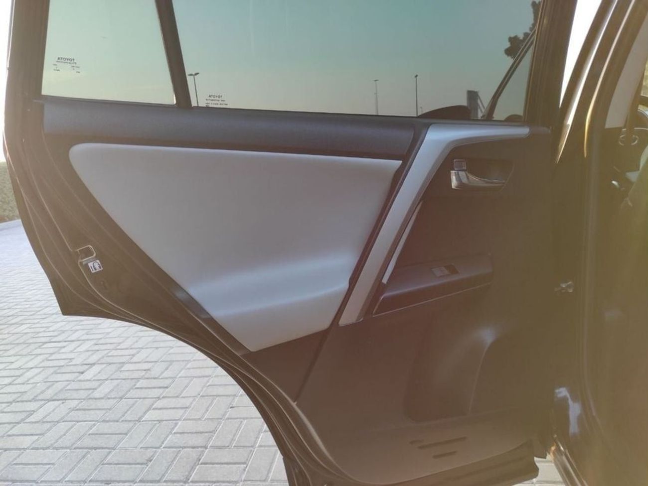 Toyota RAV4 Adventure 2.5L AWD Toyota RAV4 2018 V4 2.5 4WD full options no1