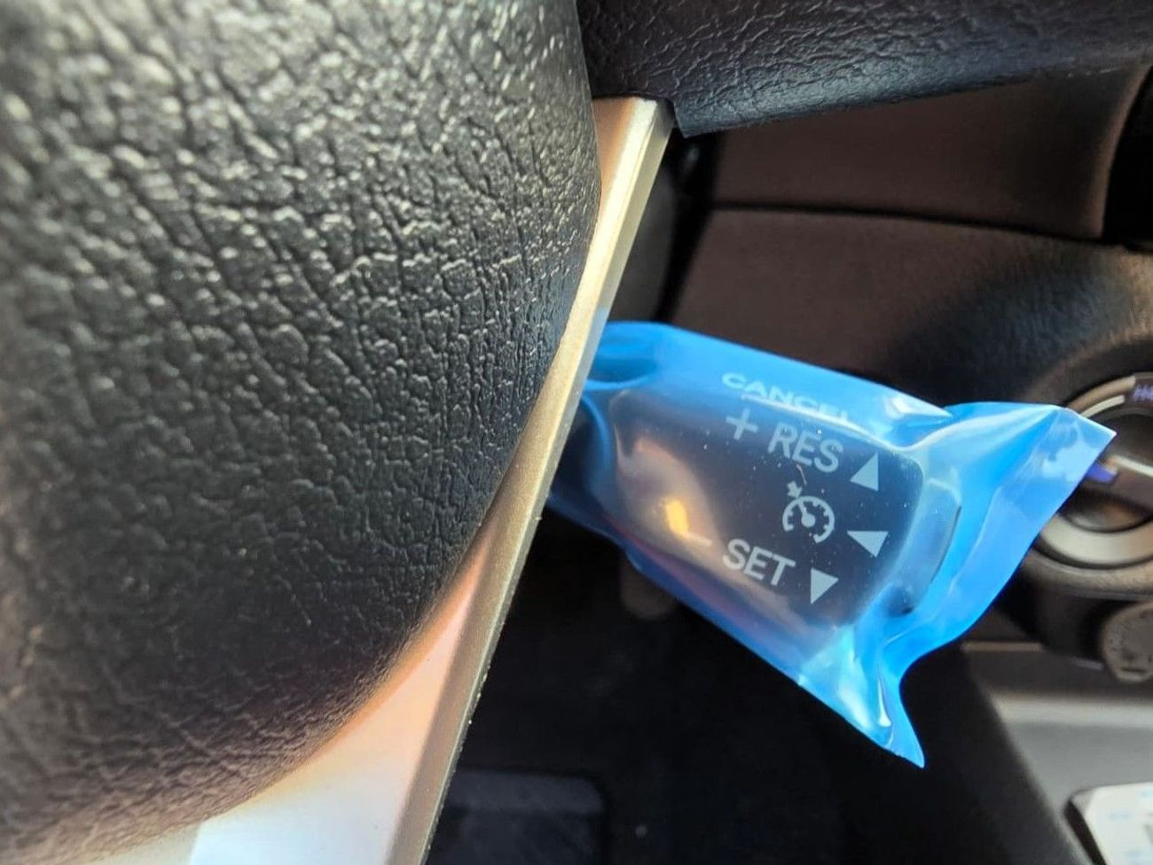 Toyota Hilux S GLX 2.4L AWD M/T Toyota Hilux S GLX 2.7L AWD M/T White Color 2025 model