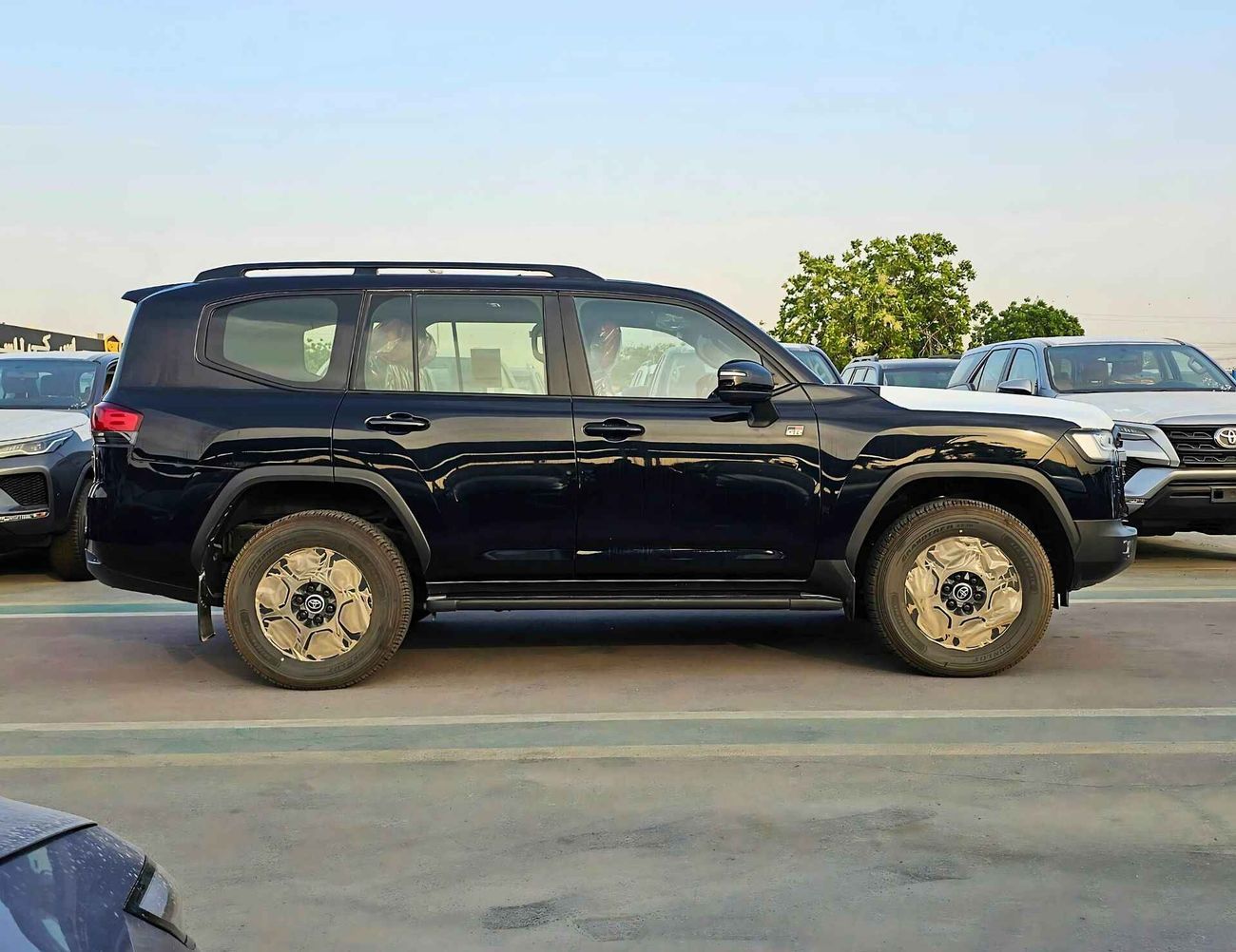 Toyota Land Cruiser LC300 GR SPORT / 3.3L V6 DIESEL / DVD WITH 360* / JBL SPEAKERS / HEADUP / FULL OPTION (CODE # LCDGR)