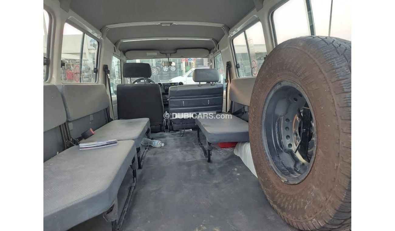 Toyota Land Cruiser 70 78 4.2L DIESEL 9 SEATER MANUAL TRANSMISSION