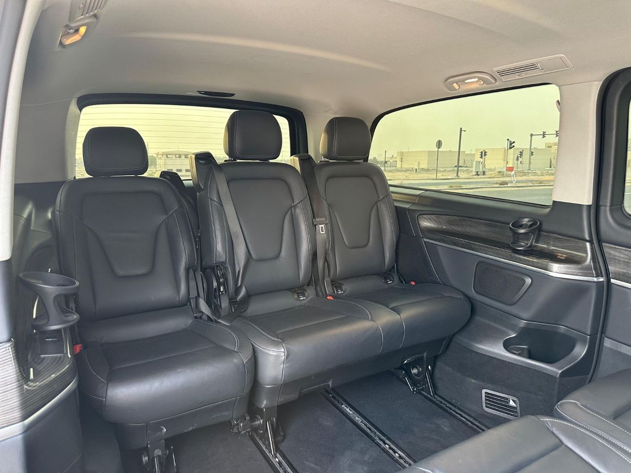 Mercedes-Benz V 250 Std 2.1L MERCEDES V-250 GCC 2024 ORGINAL PAINT // LOW MILEAGE // PERFECT CONDITION