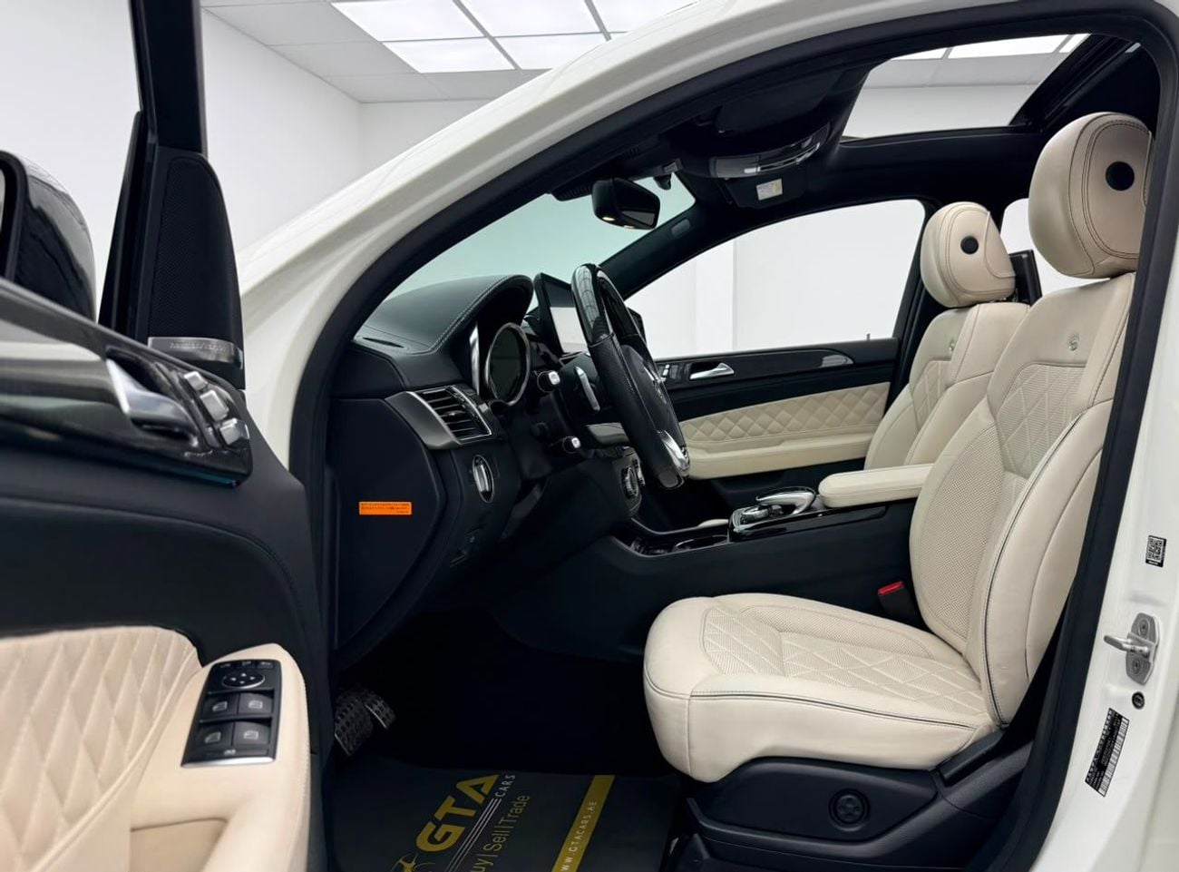 مرسيدس بنز GLE 43 AMG STD 2017 Mercedes Benz GLE43 AMG 4MATIC Coupe, Carbon Fiber Interior, Fully Loaded, Excellent Condition