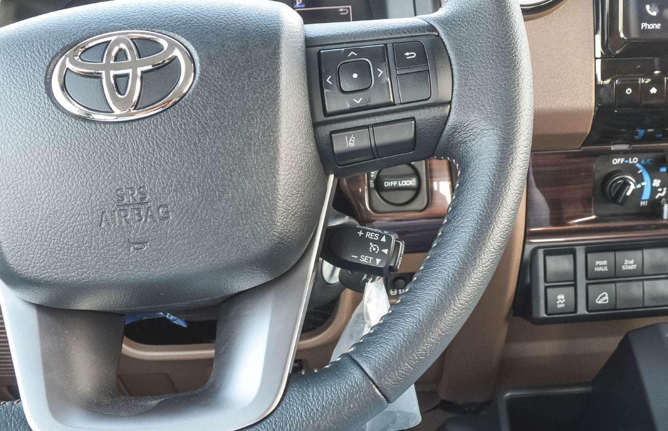 تويوتا لاند كروزر بيك آب TOYTOA LAND CRUISER 79 4.0L 4WD AT DC PICKUP 2025