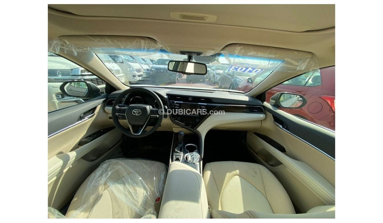 تويوتا كامري ويوتا كامري 3.5 لتر سيدان دفع امامي موديل 2022 لون ذهبي